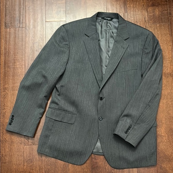 Jos. A. Bank Handsome Gray Blazer, Classic Fit, 100% Wool, Size 46R - Picture 2 of 15